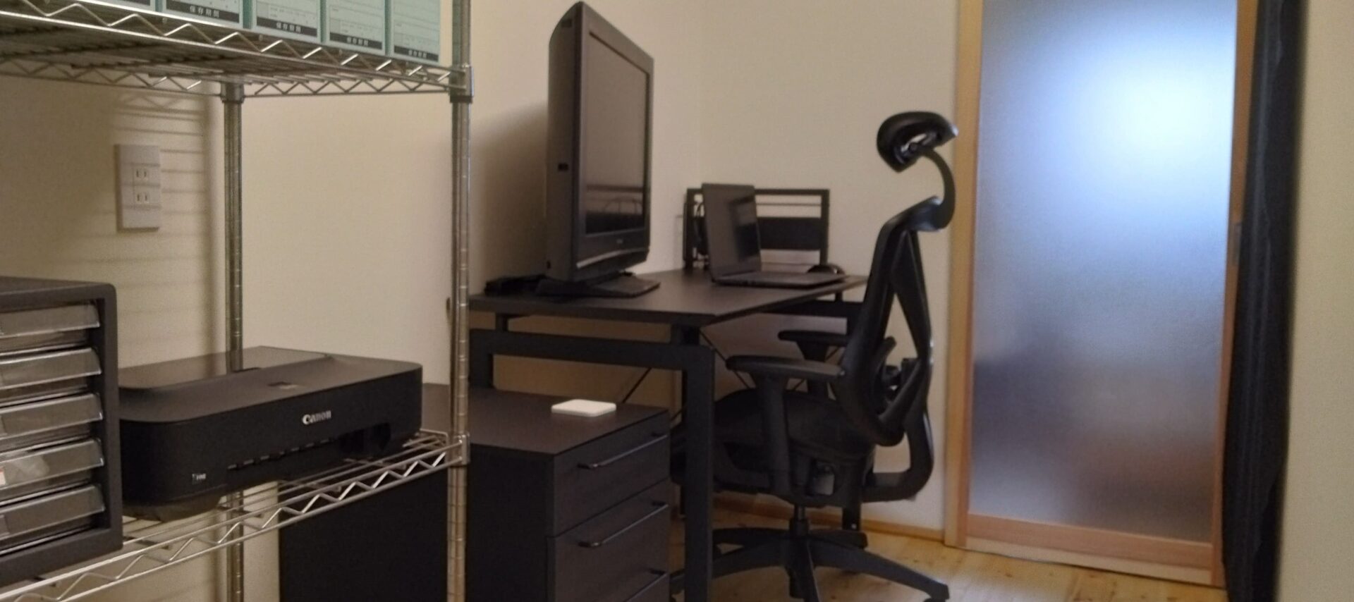仕事部屋の大きさ／机とイスなら最小２畳、棚を入れても３畳で配置可